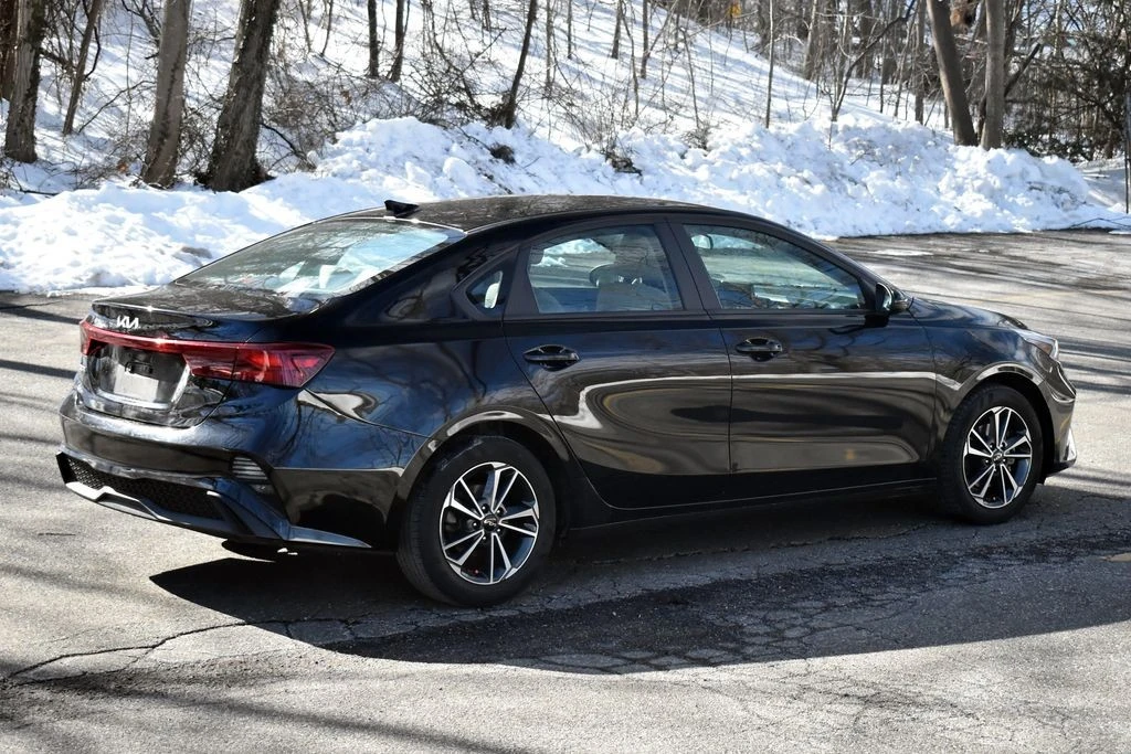 2022 Kia Forte - Image 8 of 12