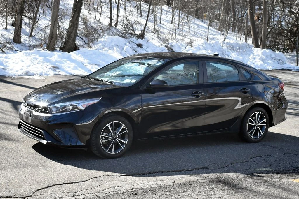 2022 Kia Forte - Image 2 of 12