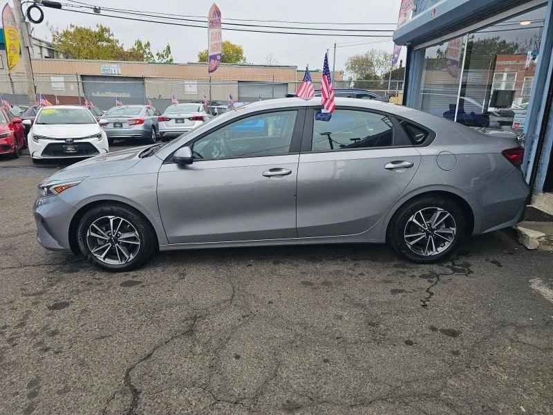 2022 Kia Forte - Image 2 of 12