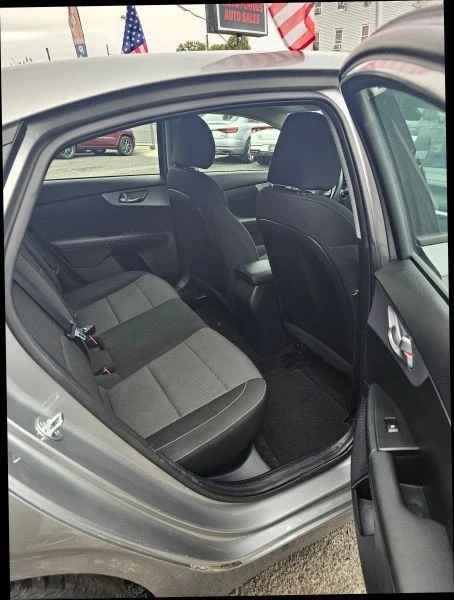 2022 Kia Forte - Image 9 of 12