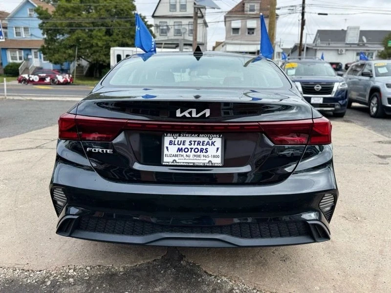 2022 Kia Forte - Image 9 of 12