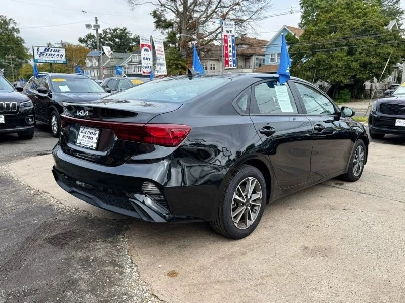 2022 Kia Forte - Image 8 of 12