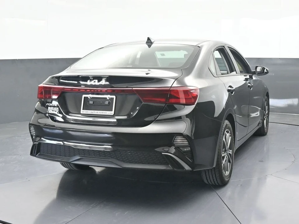2022 Kia Forte - Image 5 of 12