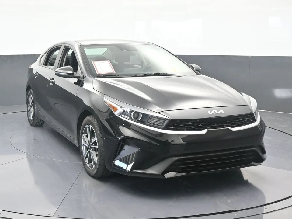 2022 Kia Forte - Image 9 of 12