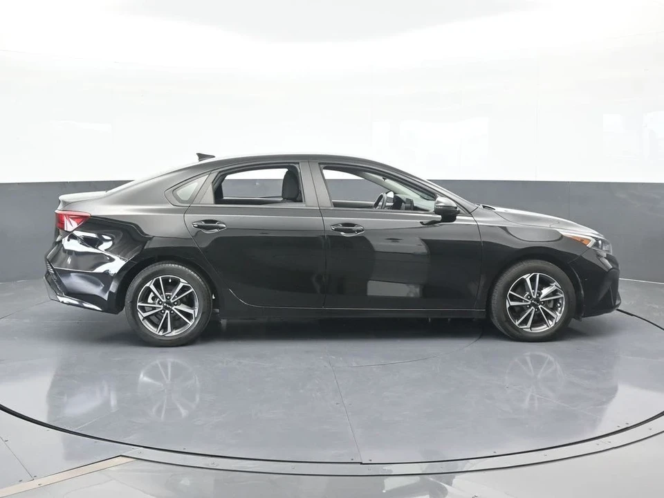 2022 Kia Forte - Image 7 of 12