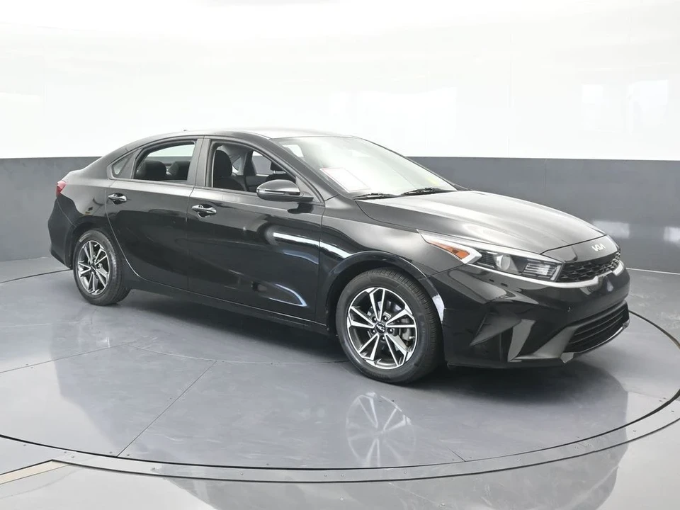 2022 Kia Forte - Image 8 of 12