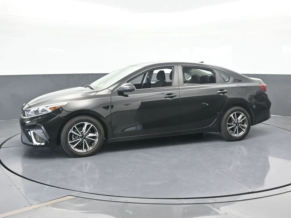 2022 Kia Forte - Image 2 of 12
