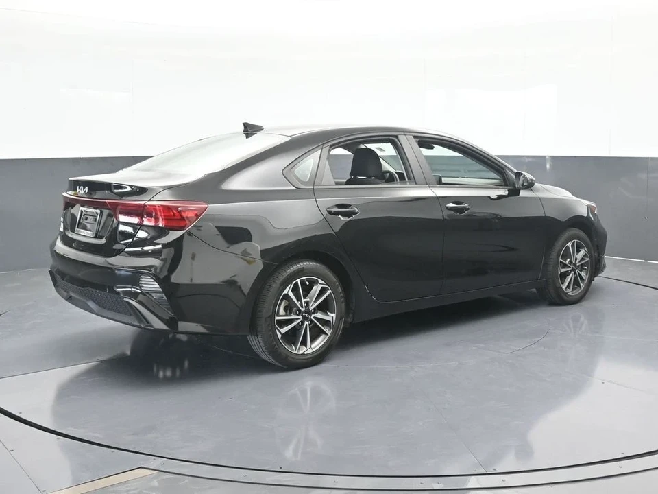 2022 Kia Forte - Image 6 of 12