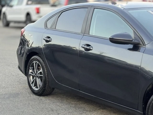 2022 Kia Forte - Image 5 of 12