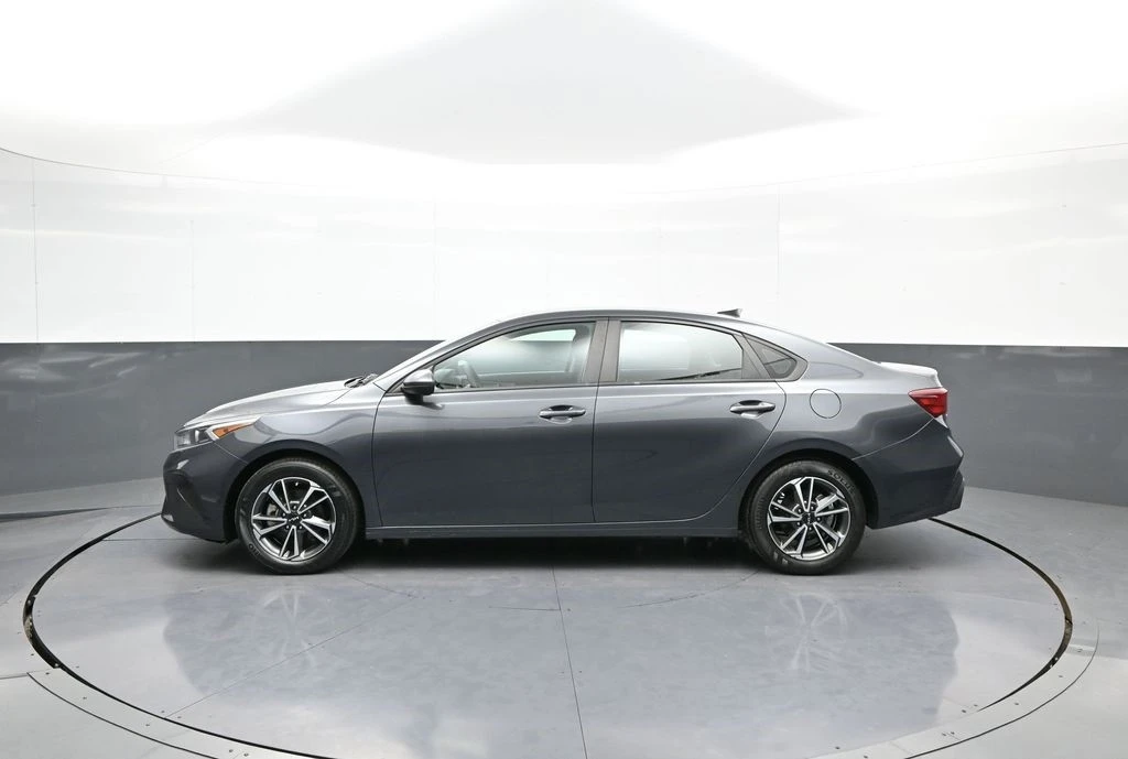 2022 Kia Forte - Image 9 of 12