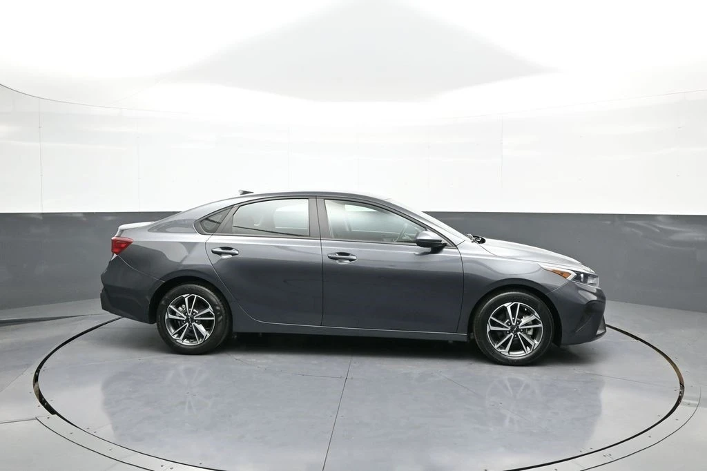 2022 Kia Forte - Image 5 of 12
