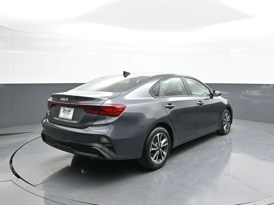 2022 Kia Forte - Image 6 of 12