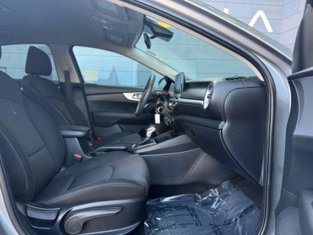 2022 Kia Forte - Image 13 of 21