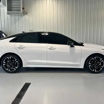 2022 Kia K5 · GT-Line Sedan 4D
