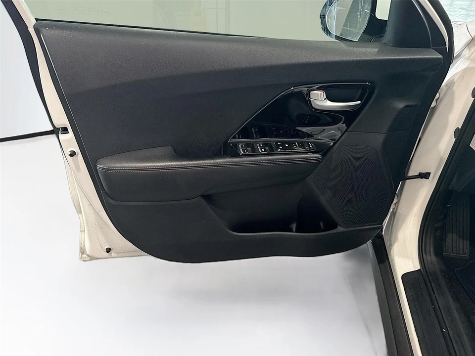 2022 Kia Niro - Image 9 of 16
