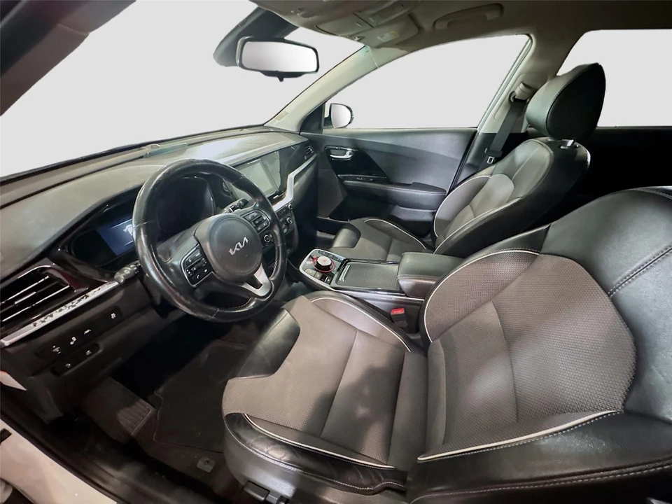 2022 Kia Niro - Image 11 of 16