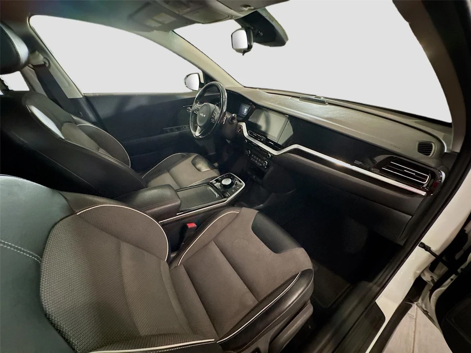 2022 Kia Niro - Image 15 of 16