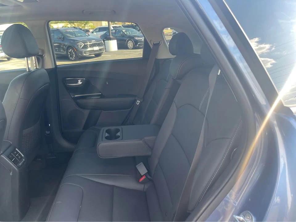 2022 Kia Niro - Image 6 of 11