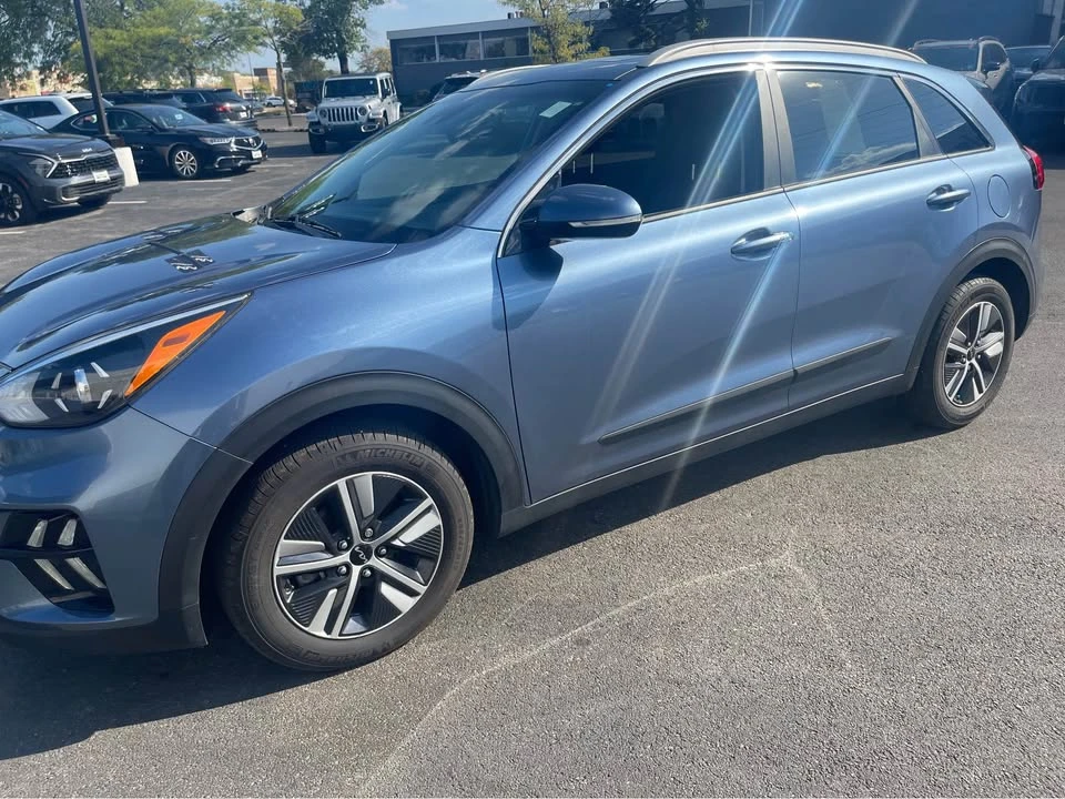 2022 Kia Niro - Image 2 of 11