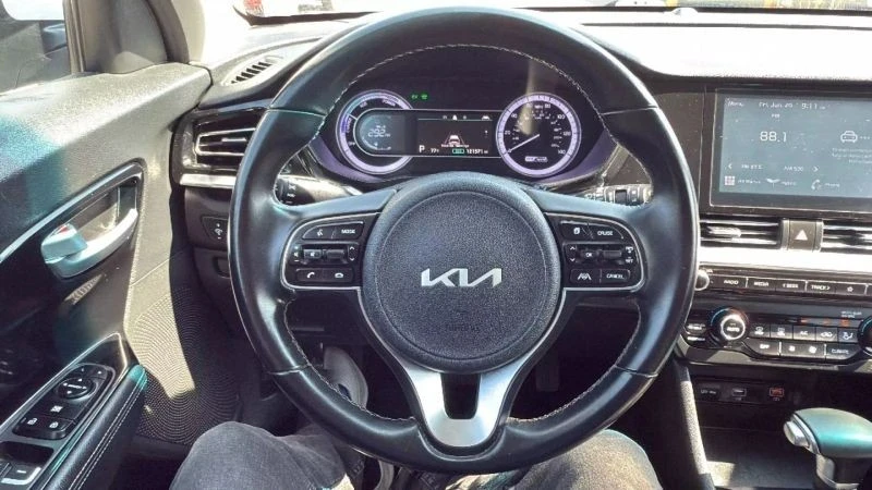 2022 Kia Niro - Image 10 of 12