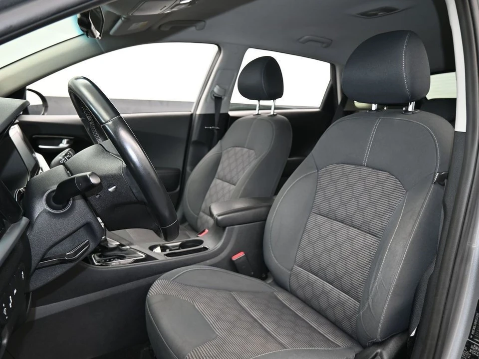 2022 Kia Niro - Image 10 of 12
