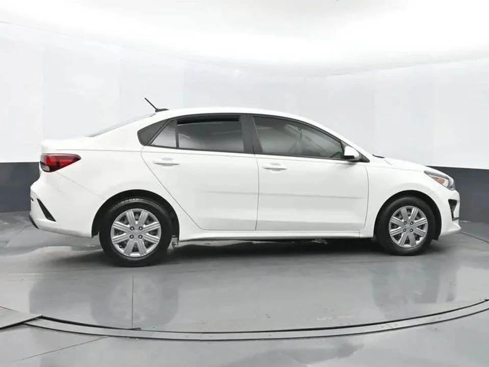 2022 Kia Rio - Image 2 of 15