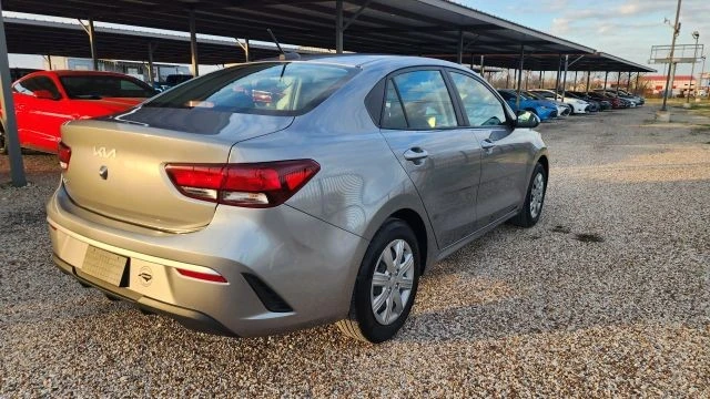 2022 Kia Rio - Image 12 of 31
