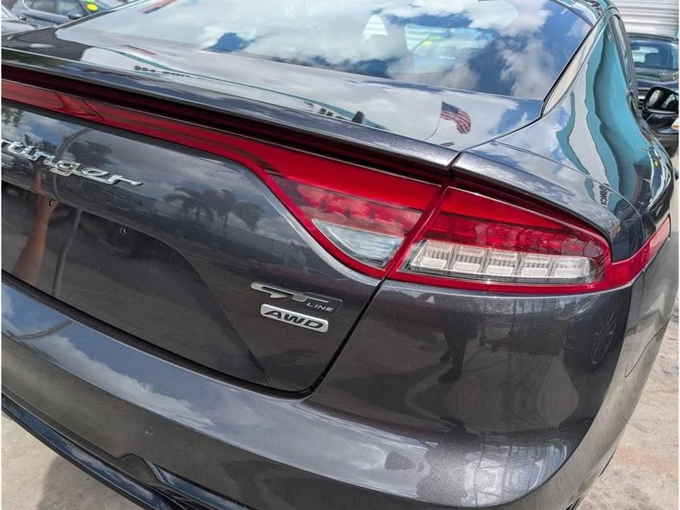 2022 Kia Stinger GT - Image 9 of 19