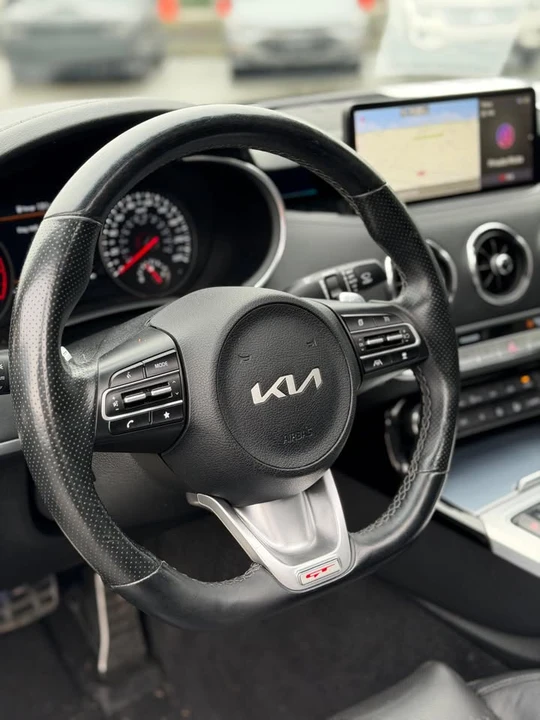 2022 Kia Stinger GT - Image 9 of 12