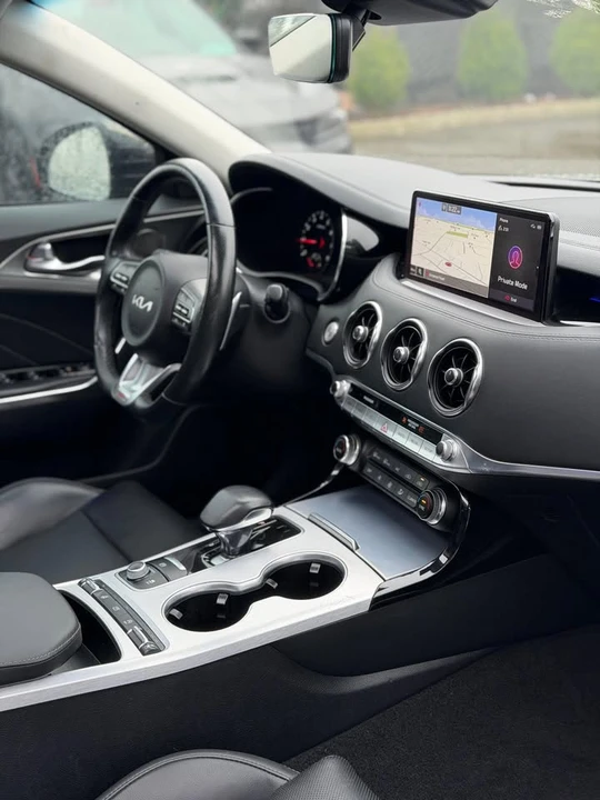 2022 Kia Stinger GT - Image 10 of 12