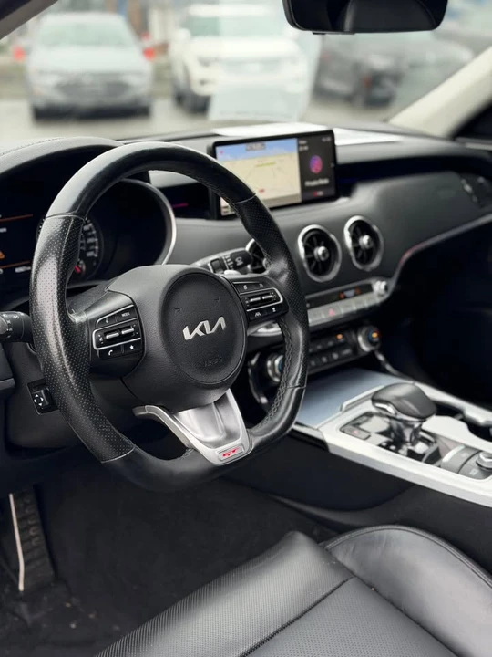 2022 Kia Stinger GT - Image 8 of 12