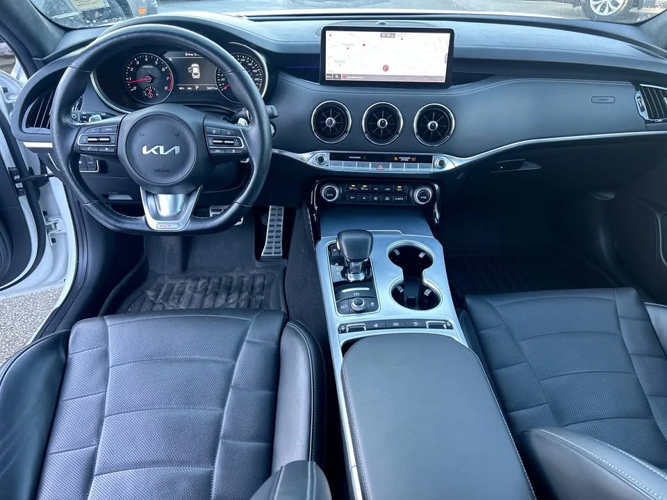 2022 Kia Stinger GT - Image 13 of 17