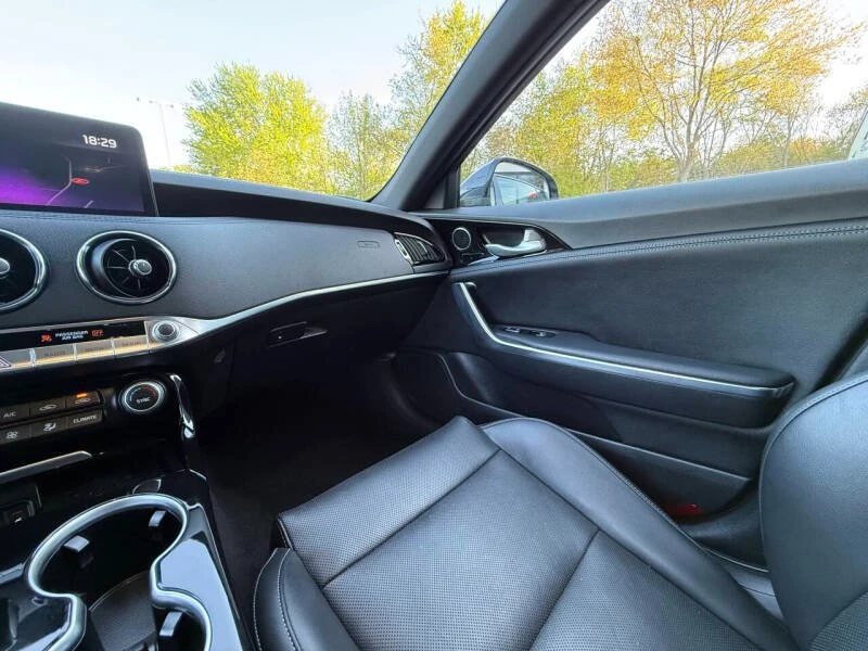 2022 Kia Stinger - Image 19 of 20