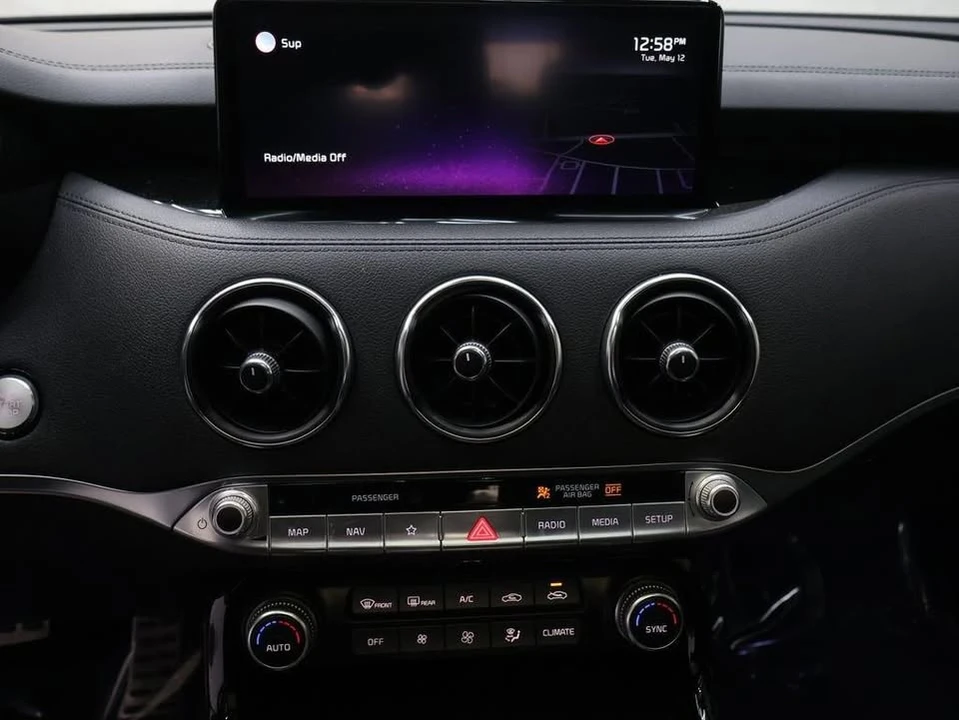 2022 Kia Stinger GT - Image 15 of 19