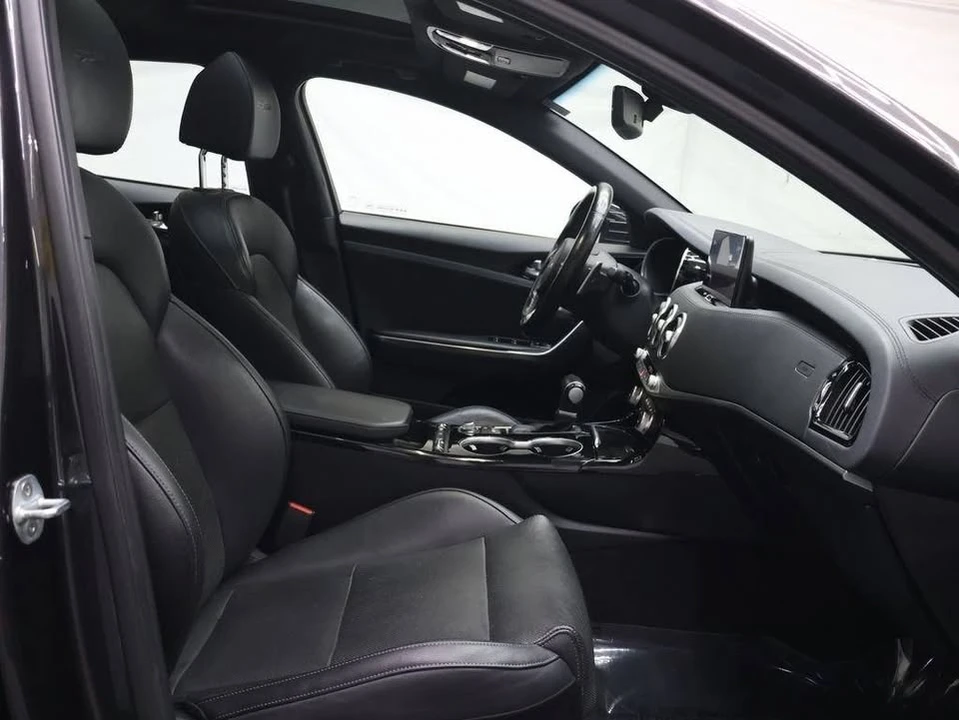 2022 Kia Stinger GT - Image 8 of 19