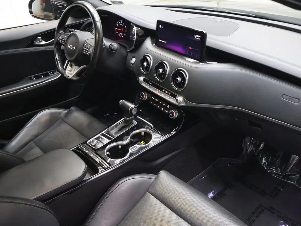 2022 Kia Stinger GT - Image 9 of 19