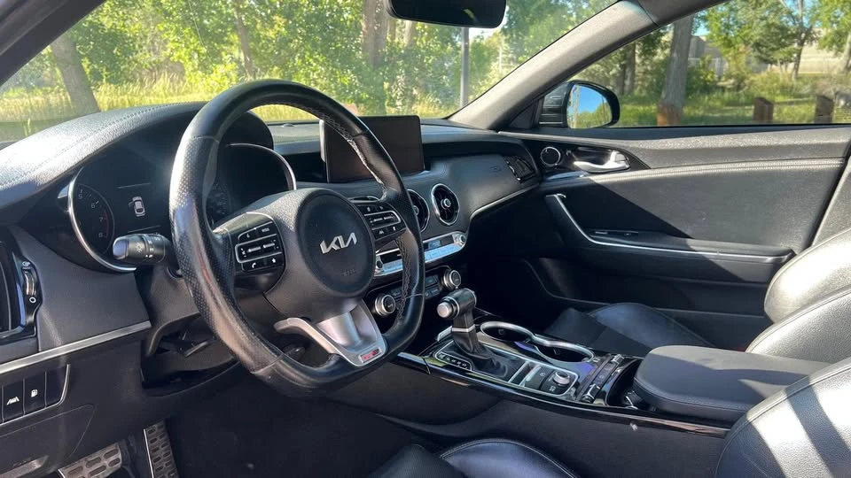 2022 Kia Stinger - Image 10 of 15