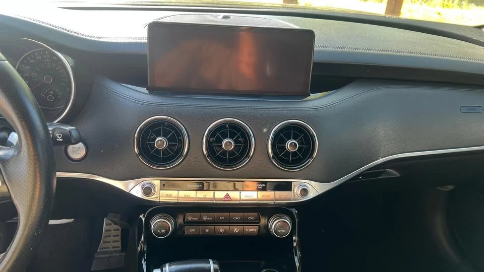 2022 Kia Stinger - Image 8 of 15