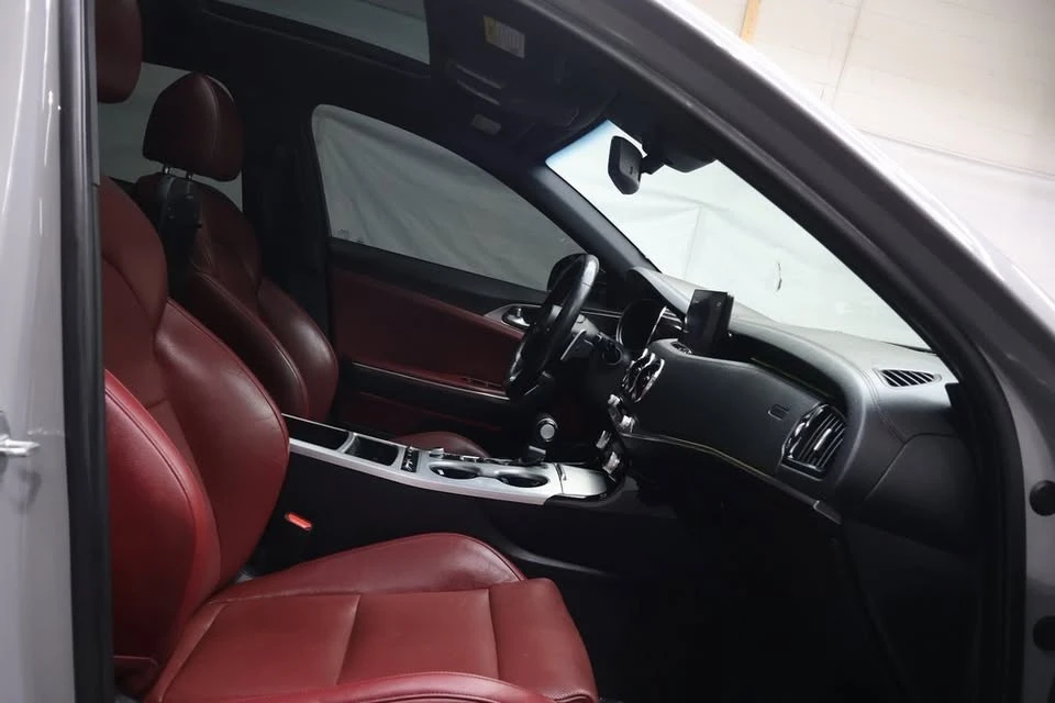 2022 Kia Stinger GT - Image 8 of 17