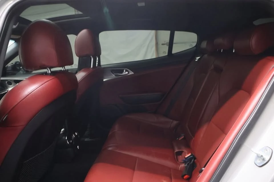 2022 Kia Stinger GT - Image 11 of 17