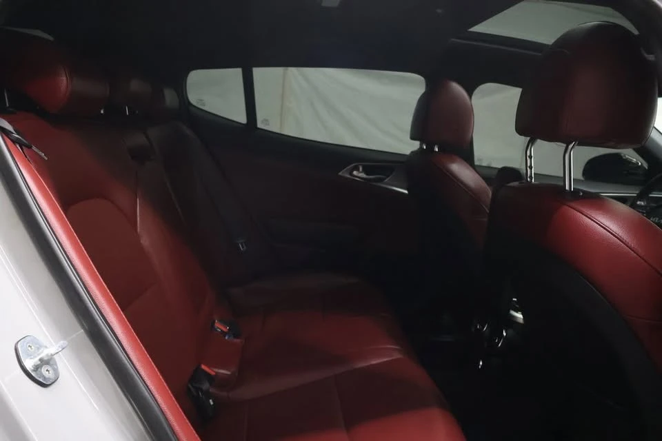2022 Kia Stinger GT - Image 10 of 17