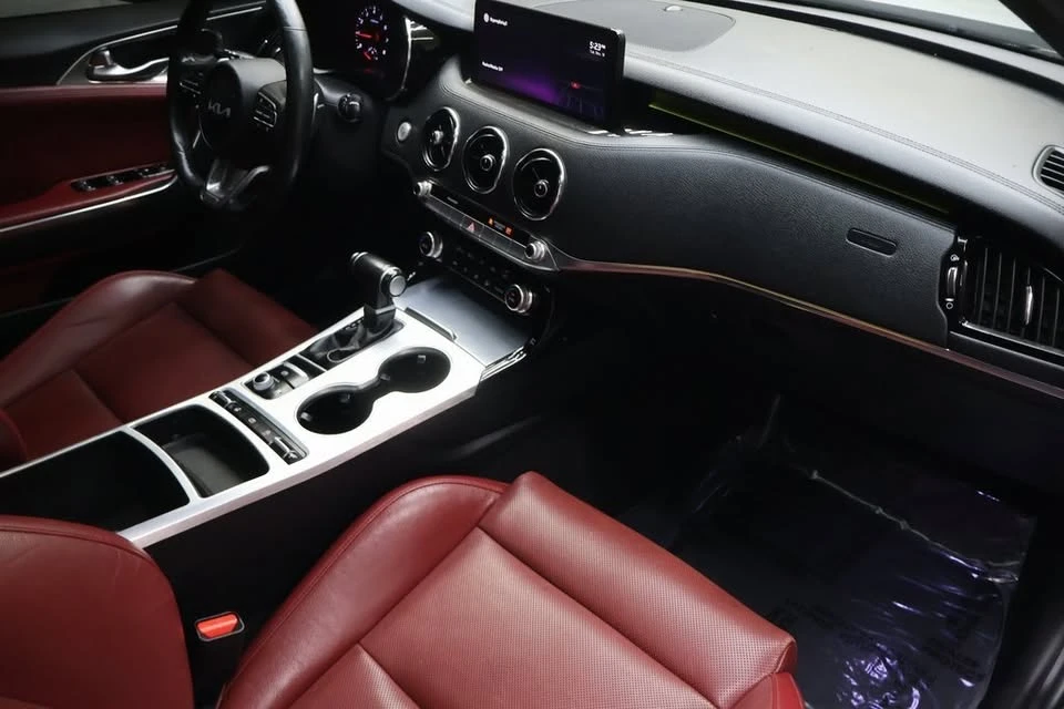 2022 Kia Stinger GT - Image 9 of 17