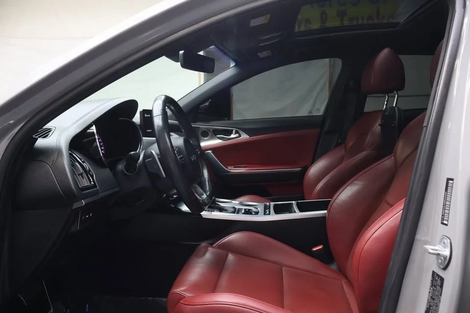 2022 Kia Stinger GT - Image 12 of 17