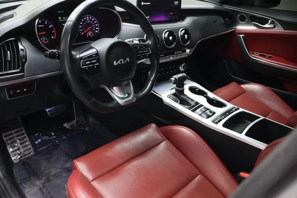 2022 Kia Stinger GT - Image 13 of 17