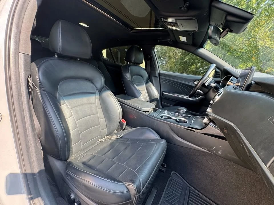 2022 Kia Stinger GT - Image 9 of 13