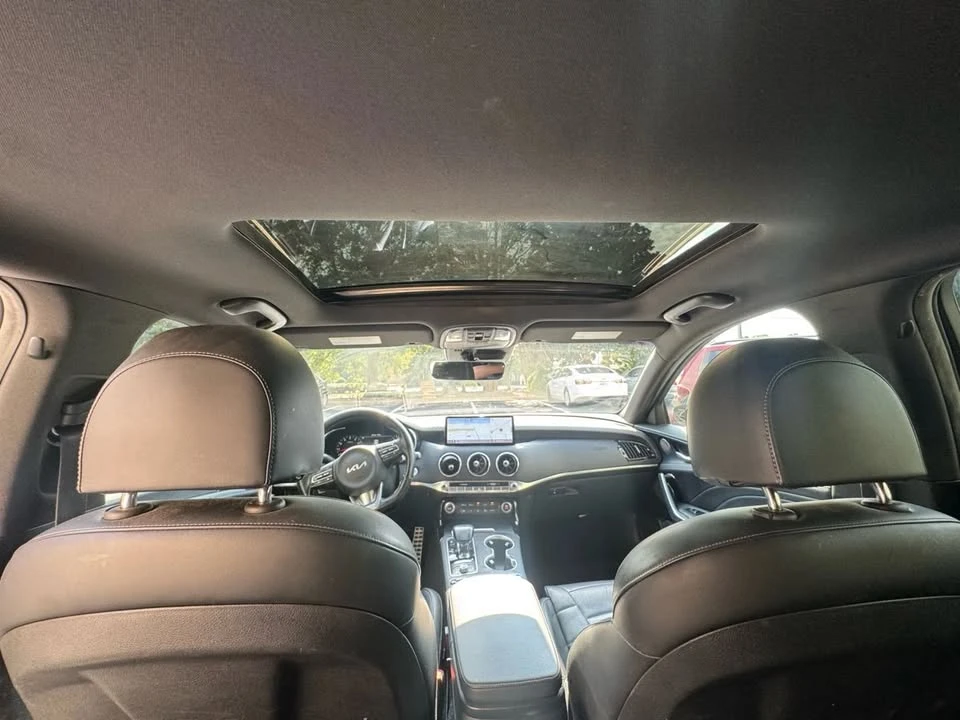 2022 Kia Stinger GT - Image 11 of 13