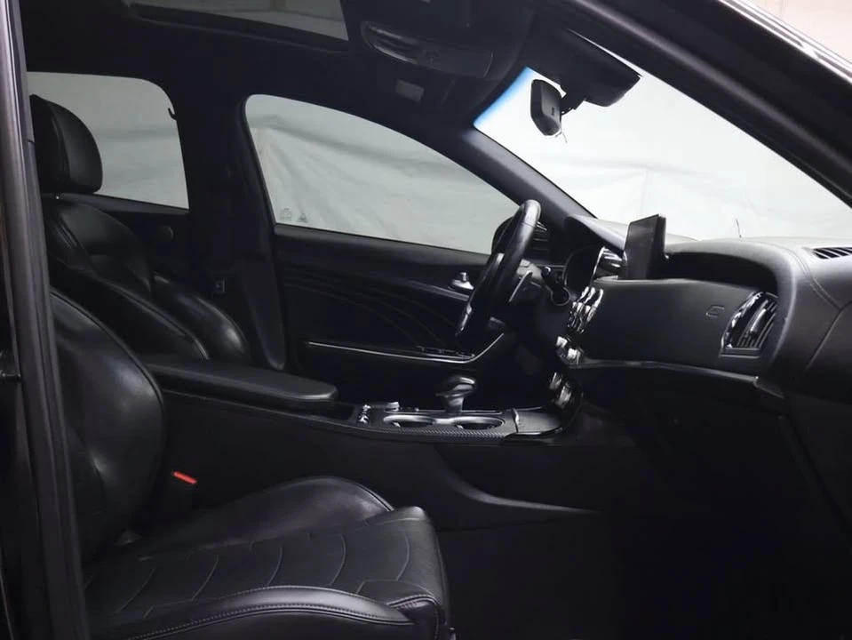 2022 Kia Stinger GT - Image 8 of 19