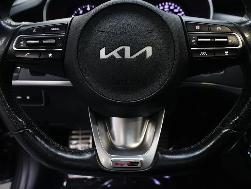 2022 Kia Stinger - Image 17 of 19