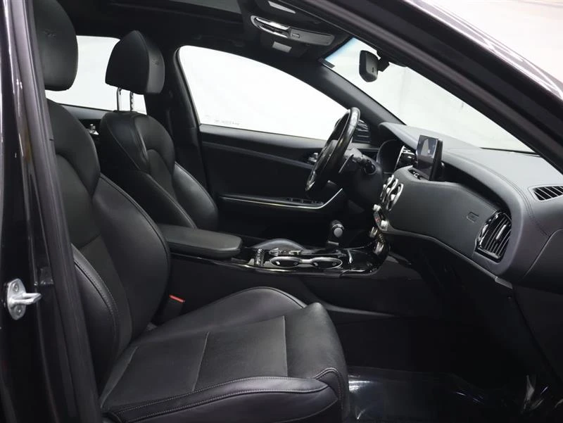 2022 Kia Stinger - Image 8 of 19