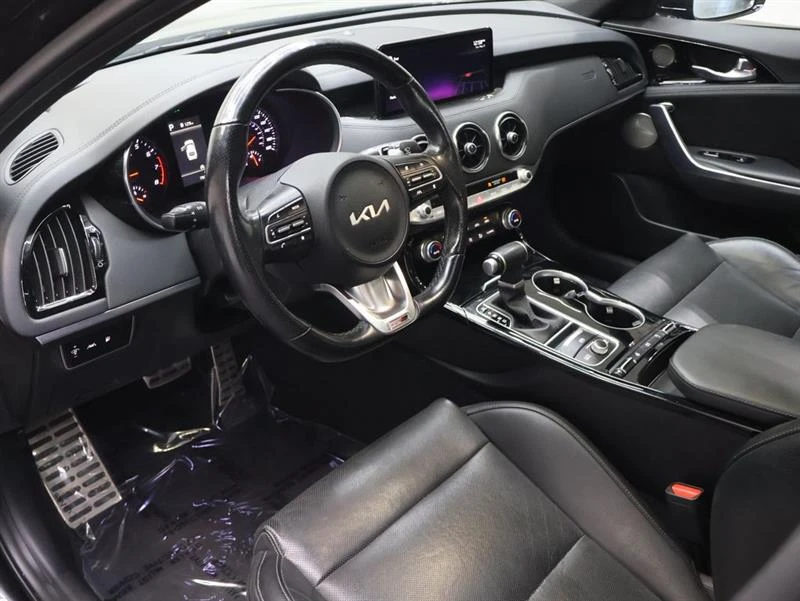2022 Kia Stinger - Image 16 of 19